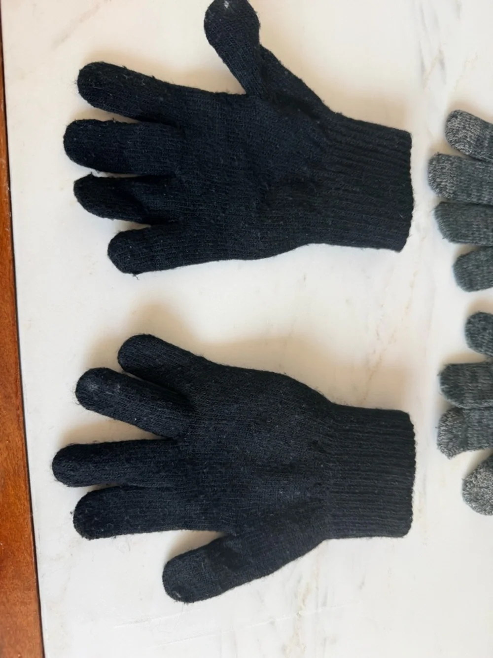 Flame 🔥 Gloves Mittens Boys Children’s Place Black Knit & Nike Gray 2 Pair Youth